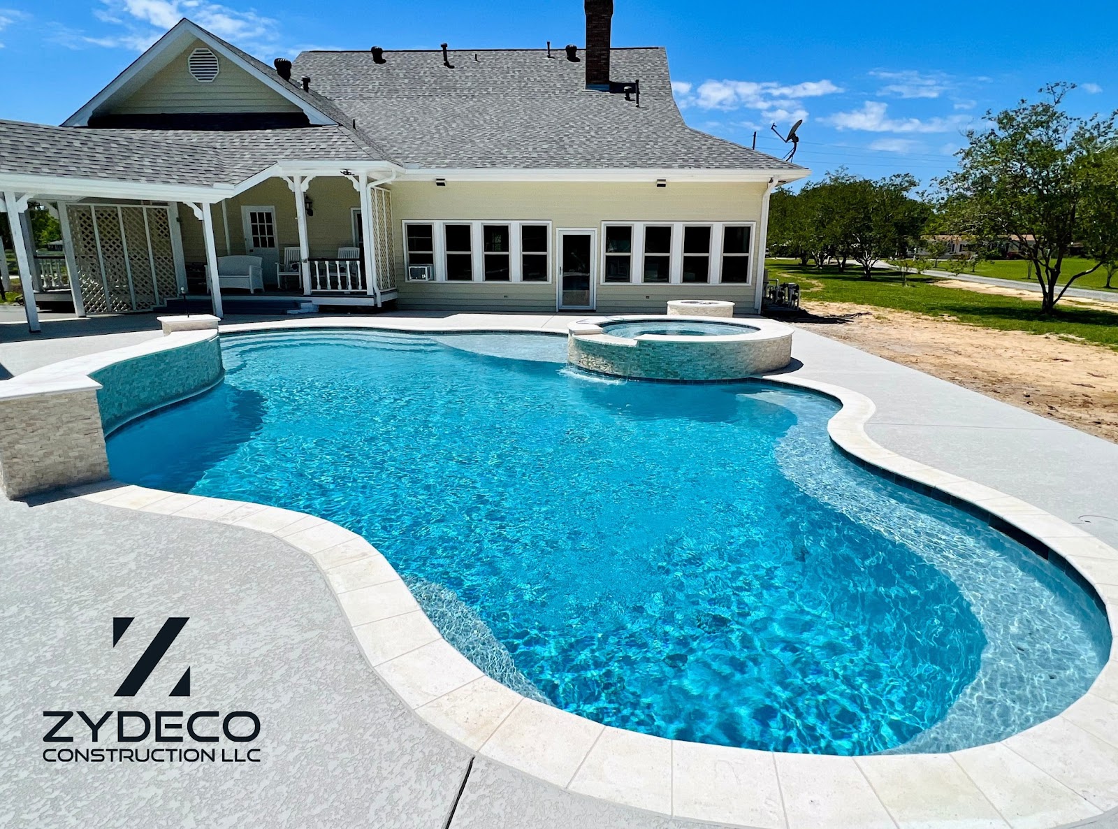 Large Family Pool with Entertainment Deck